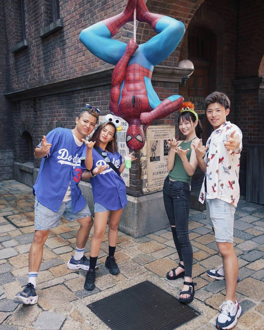 Julia Castroさんのインスタグラム写真 - (Julia CastroInstagram)「なこなこと念願のUSJ🌏🌍🌎 次はホラーナイト行ってみたいな🧟‍♀️ でもディズニーのハロウィンも大好き！ 両方行くか🧛🏼‍♀️🧟‍♂️🧛🏻‍♂️🧟‍♀️ * #JULIDY #なこなこcp  #USJ #osaka #trip #universalstudiosjapan  #travel #japan #photo #fashion #ootd #outfit #outfitoftheday #marvel #spiderman #summer #ユニバーサルスタジオジャパン  #ユニバ #スパイダーマン #カップル #写真 #マーベル #夏 #ファッション #服 #夏服 #夏コーデ #カチューシャ #夏のUSJは凄かった」8月25日 22時22分 - julia.c.0209