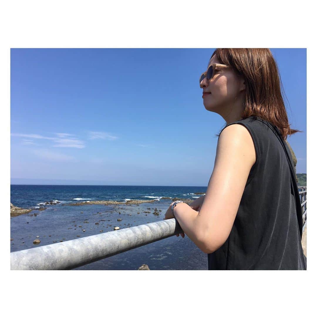 西島まどかさんのインスタグラム写真 - (西島まどかInstagram)「先日、帰省先の北海道にて海を見ました。夏を楽しんでいるように見えそうな写真。  私は海もプールもあまり興味が無くて、この日も目的は食べ物でした。食い意地だけの人生です。  #北海道#hokkaido#hokkaidotrip」8月25日 22時22分 - nishijima_madoka