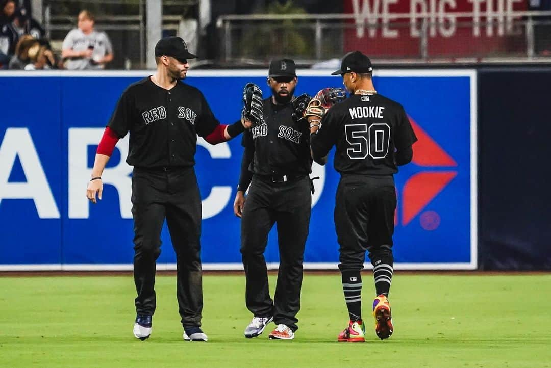 ボストン・レッドソックスさんのインスタグラム写真 - (ボストン・レッドソックスInstagram)「🤘🤘」8月25日 22時22分 - redsox