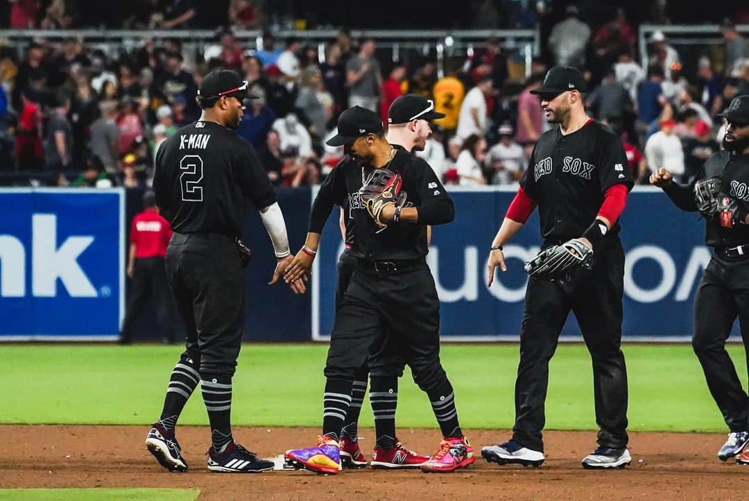 ボストン・レッドソックスさんのインスタグラム写真 - (ボストン・レッドソックスInstagram)「🤘🤘」8月25日 22時22分 - redsox