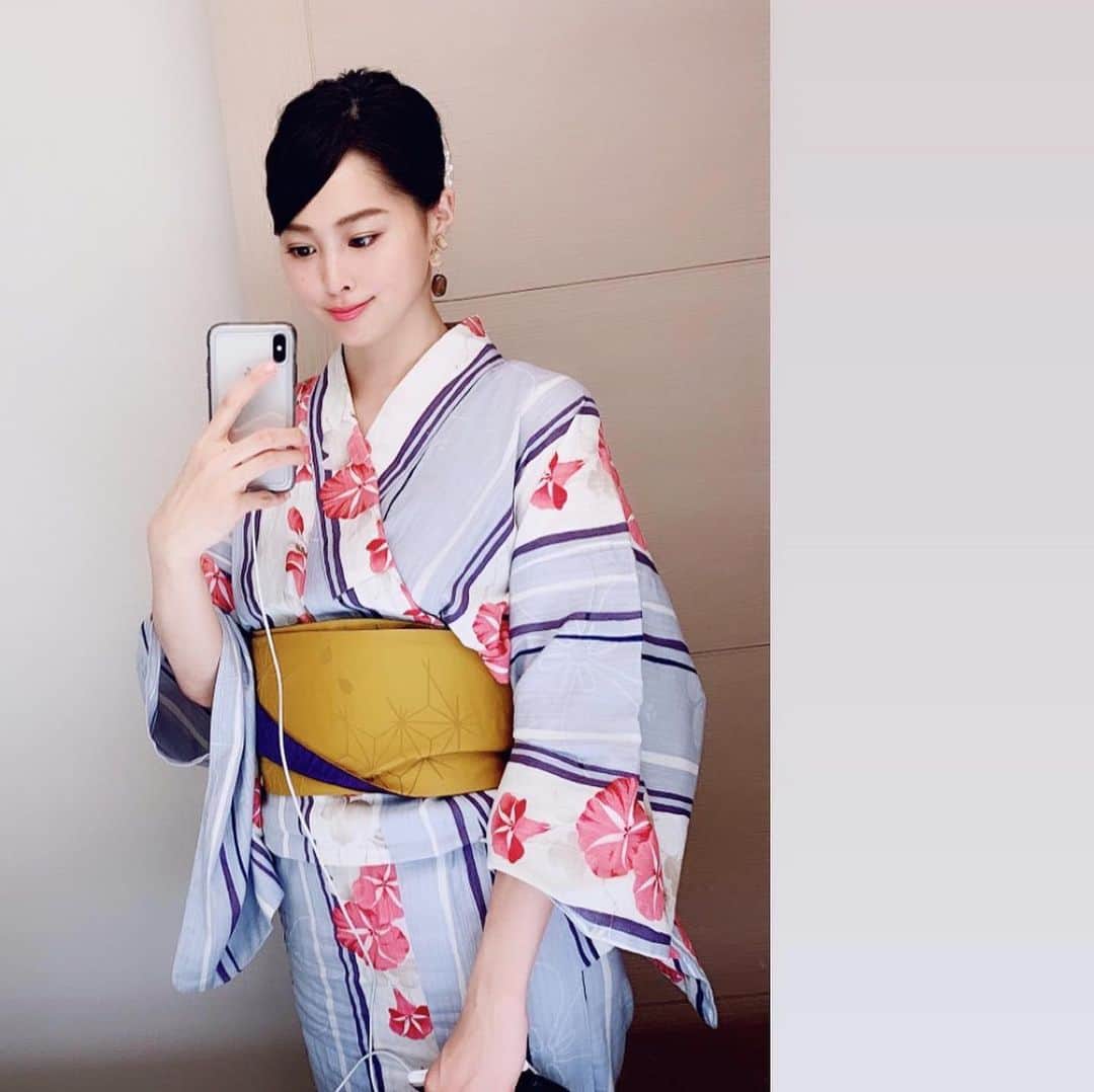 倉松すみれさんのインスタグラム写真 - (倉松すみれInstagram)「#yukata ,👘🎐💫🎋 髪飾りはピンにしてみた♪ パールとゴールドのピンを両側に付けて...💭 夏の夜風に揺れるピアスも♡ あゆみさん着付けありがとう🥰 . . . . . #浴衣#👘#夏#祭り#日本の夏#ゆかた#おしゃれ#和#ファッション#夜風#kimono#summer#matsuri#japan#fashion#modernstyle#japanesegirl」8月25日 22時23分 - sumire_0415