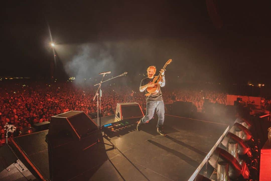 エド・シーランさんのインスタグラム写真 - (エド・シーランInstagram)「Ipswich night #2 ! 📸 @zakarywalters #dividetour」8月25日 22時30分 - teddysphotos