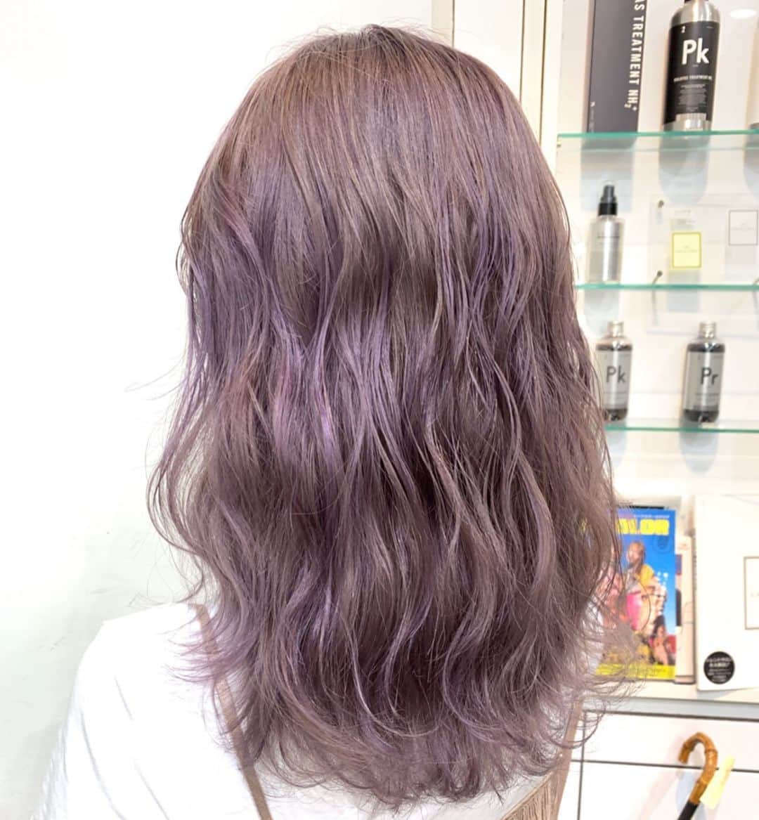 スミス楓さんのインスタグラム写真 - (スミス楓Instagram)「ɴᴇᴡ💜💜💜 ﻿ 先週 @shachu_hair にて。﻿ ホームケア頑張る約束して久しぶりにがつんとブリーチ😂おかげで可愛すぎる色になった💜前から細かくハイライトいれてもらってたからそれもいい感じに👌🏼﻿ @manax_x さんいつもありがとございます！本当に毎回神様💖﻿ ﻿ #期間限定カラー」8月25日 23時04分 - kaede_929