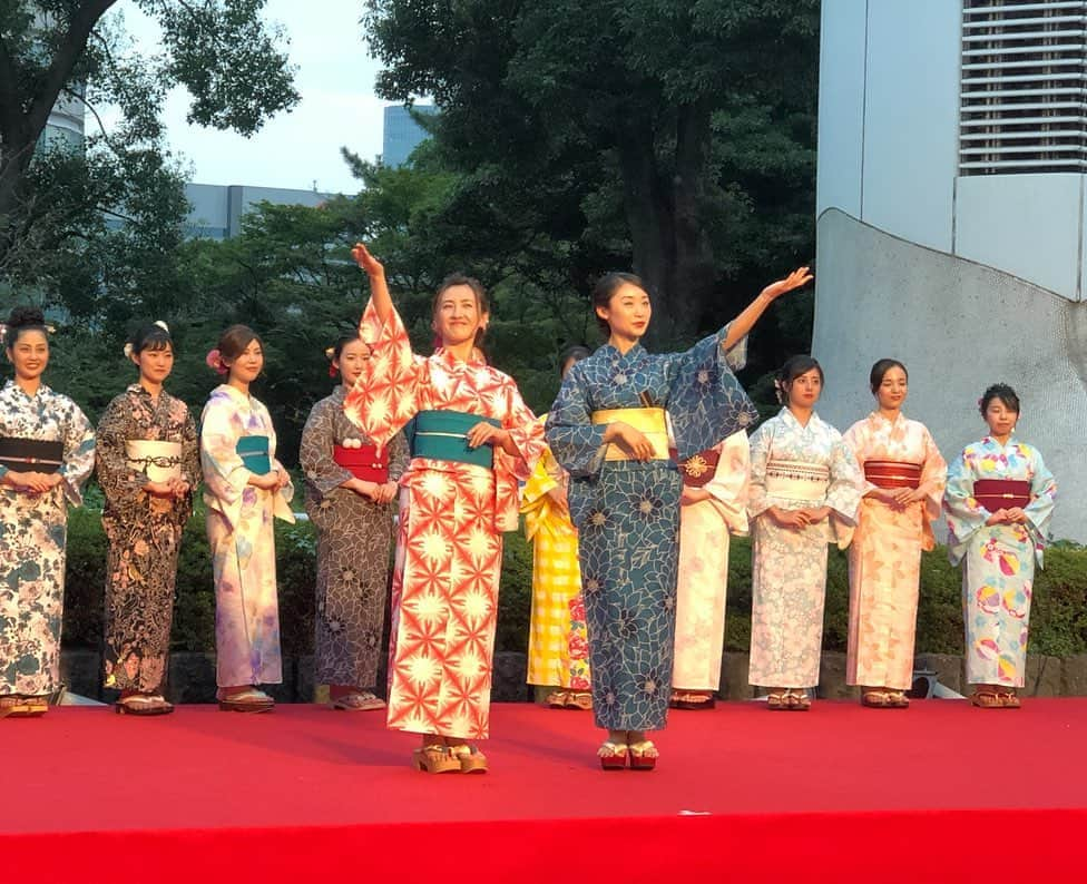 Sayuri（岸岡小百合）さんのインスタグラム写真 - (Sayuri（岸岡小百合）Instagram)「* 今年の夏も日本の夏を楽しめて嬉しかったなぁ🎐 * 高輪夏祭りでは 可愛い可愛い自慢の妹ちゃんたちの 浴衣ショーも観れたし、 毎年恒例になりつつある、 高円寺の阿波踊りも最高でした😭‼️ * 日本の夏ってやっぱりいいよね。 * だれか、私を阿波踊りの連に入れてください🤣‼ やりたぃぃぃぃぃ！ #浴衣ショー素敵だったよお！ #みんな可愛かった😭 #最後音気をつけてねw #阿波踊り #高円寺  #高円寺阿波踊り #日本の夏 #instagramjapan  #びっくり連 #天水連 #菊水連 #ゆかたクイーン #きものクイーン #ハクビ #浴衣 #ゆかた #浴衣ショー #和装」8月25日 23時27分 - sayuuringo