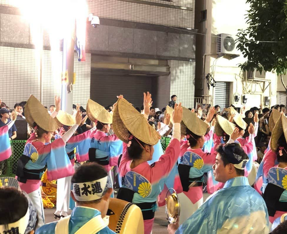 Sayuri（岸岡小百合）さんのインスタグラム写真 - (Sayuri（岸岡小百合）Instagram)「* 今年の夏も日本の夏を楽しめて嬉しかったなぁ🎐 * 高輪夏祭りでは 可愛い可愛い自慢の妹ちゃんたちの 浴衣ショーも観れたし、 毎年恒例になりつつある、 高円寺の阿波踊りも最高でした😭‼️ * 日本の夏ってやっぱりいいよね。 * だれか、私を阿波踊りの連に入れてください🤣‼ やりたぃぃぃぃぃ！ #浴衣ショー素敵だったよお！ #みんな可愛かった😭 #最後音気をつけてねw #阿波踊り #高円寺  #高円寺阿波踊り #日本の夏 #instagramjapan  #びっくり連 #天水連 #菊水連 #ゆかたクイーン #きものクイーン #ハクビ #浴衣 #ゆかた #浴衣ショー #和装」8月25日 23時27分 - sayuuringo