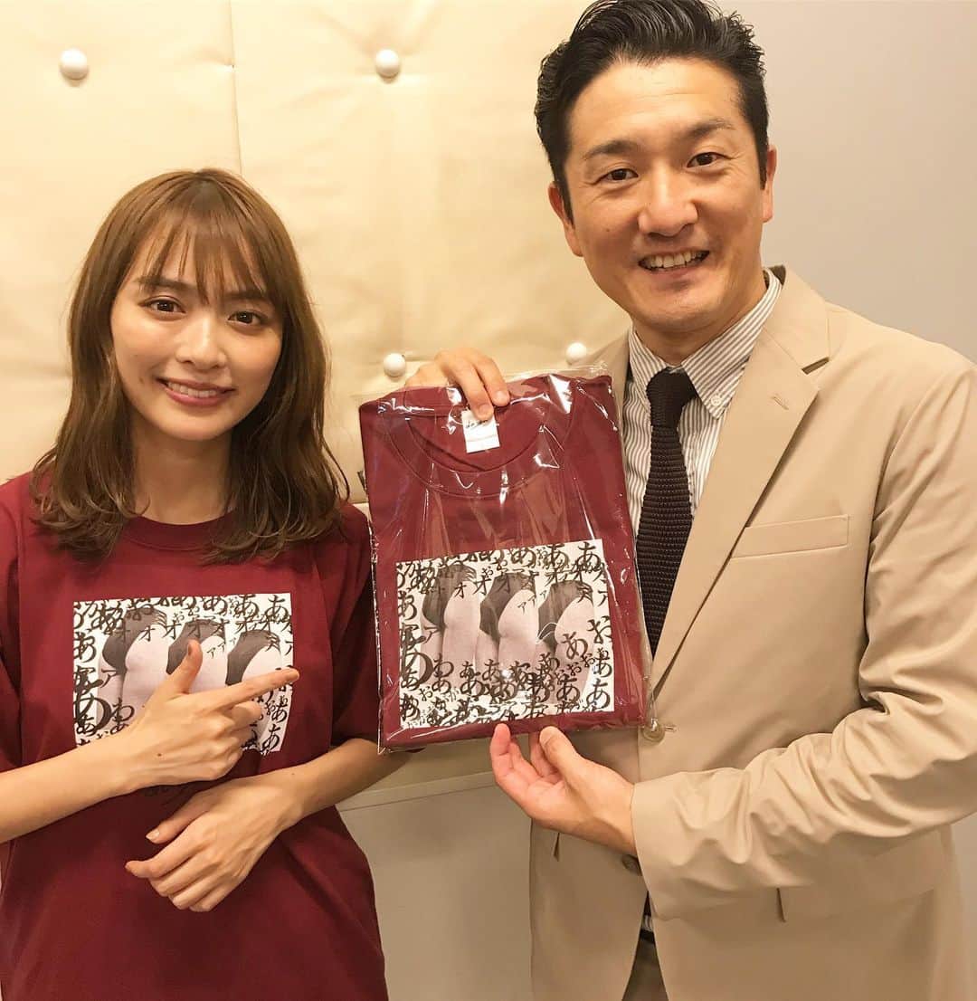 のインスタグラム：「内田理央ファンイベント 『だーりおと夏休み』 当の本人はもう大統領とか共和国とか右大臣とかこだわってないみたいでした笑 その辺りも含めていつも通り楽しいイベントになりました！ 国民の皆さんありがとうございました。 #内田理央 #だーりお #だーりお共和国 #大統領 #スイカ割りのスイカ #半分頂きました #そして劇場で #多くの若手芸人で食べました #甘くて美味しかった #ご馳走様でした #キクチウソツカナイ #右大臣」