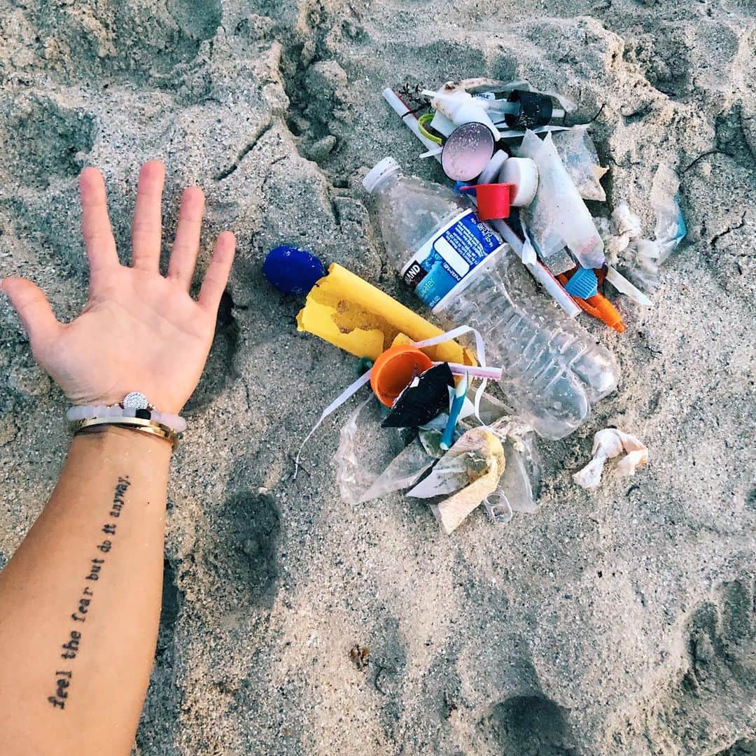 Nicole Mejiaさんのインスタグラム写真 - (Nicole MejiaInstagram)「Every day is Earth Day. 🌎 - If you make garbage, throw it away. If you see trash, pick it up. Care for this planet like it’s your home, because it is.💫」8月25日 23時22分 - nicole_mejia