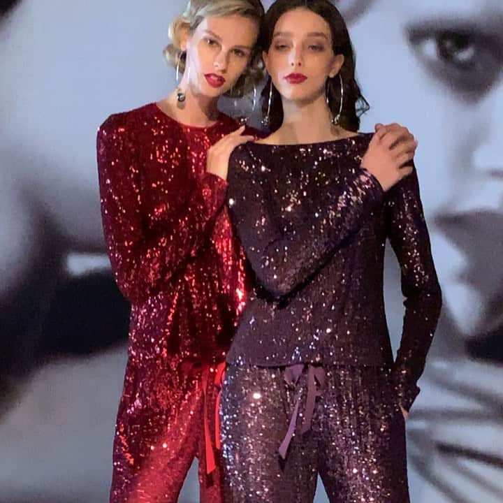 のインスタグラム：「News worthy..”Naeem Khan Pajamas” #glamour #pajamas」