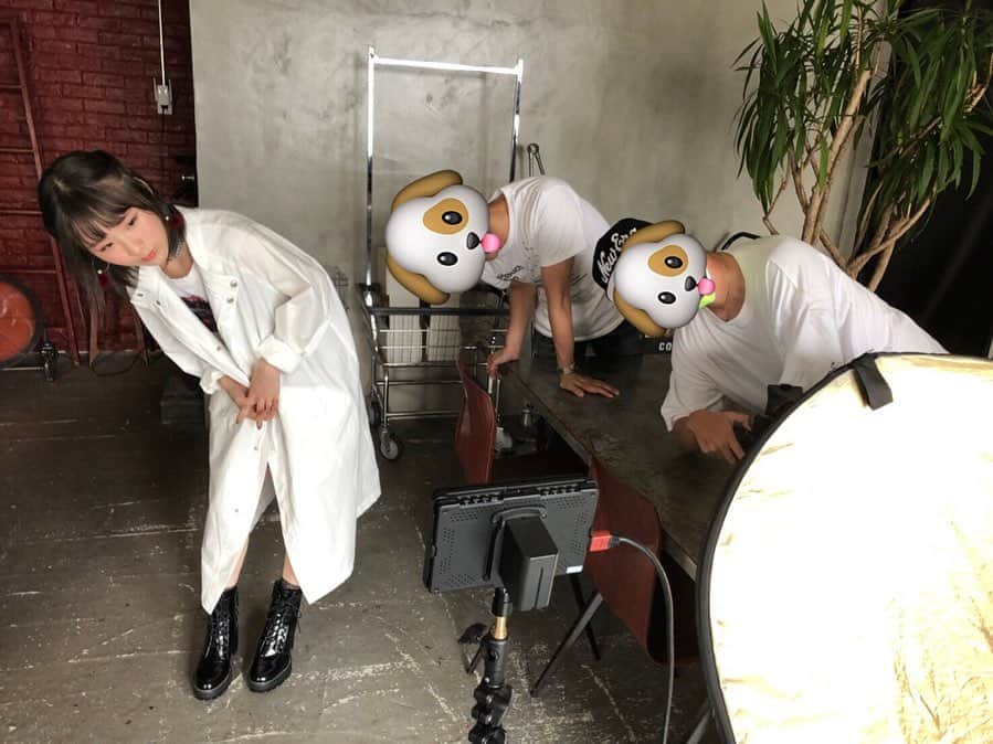 南端まいなのインスタグラム：「アー写のオフショット④ #セツナイノチ #南端まいな #秋服 #耳」