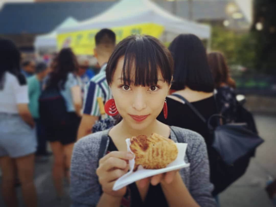 のインスタグラム：「Taiyaki at the Korean Festival🐟🐟🐟 韓国の収穫祭にて鯛焼きを Itadakimasu! . . . #taiyaki #koreanfestival #itadakimasu #dayoffvibes #休日の楽しみ #鯛焼き #米粉のおやつ #韓国 #収穫祭 #毎日毎日 #およげたいやきくん #カナダ生活」