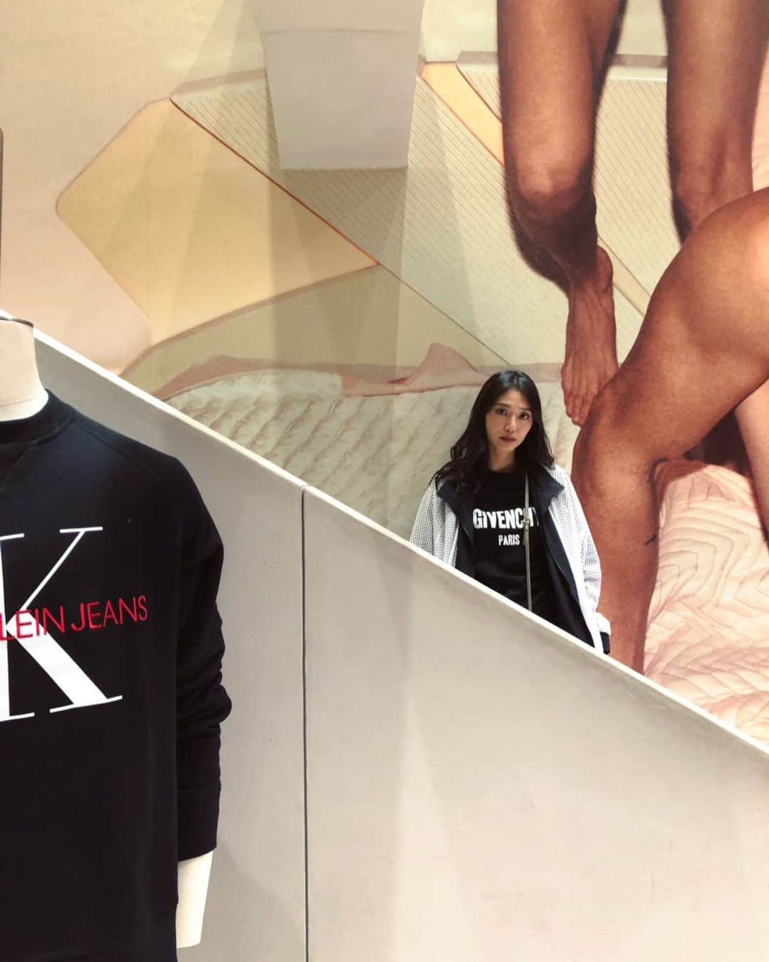のインスタグラム：「【Calvin Klein】  CALVIN KLEIN SHINSAIBASHI SUMMER EVENT に行ってきたよー^_^  @calvinklein  大学の頃流行った CK oneもまだ置いてたり^_^  デニムのラインが綺麗なので、今度ゆっくりみに行こう^_^  #mycalvins #マイカルバンズカスタム #マイカルバンズパーティー #calvinklein #party #カルバンクライン #photography #photograph #followme #streetfashion #ストリートファッション」