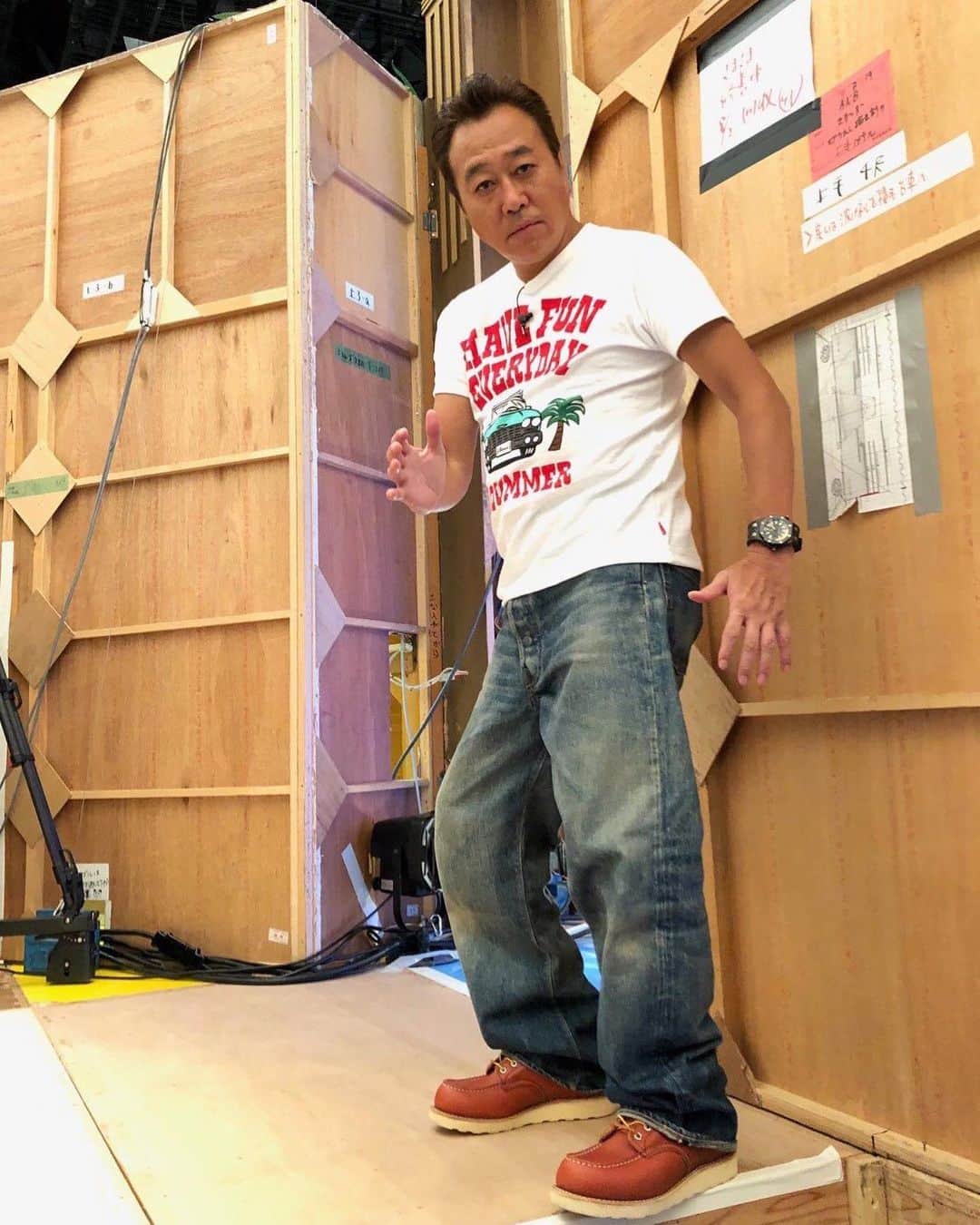 Oldsummerさんのインスタグラム写真 Oldsummerinstagram さまぁ ずさまぁ ず本番直前の三村さん ビシッとキマってて カッコいいー 三村さんの着ているパイルtシャツ 肌触りが良くって 伸縮性もあって 本当に着心地良いのです 只今好評発売