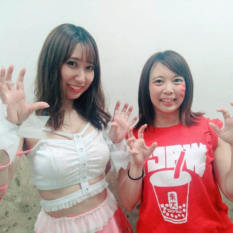 中島翔子のインスタグラム：「里歩さんとわたしです。次はいつ組めるかな('ω' ) #tjpw #prowrestling」