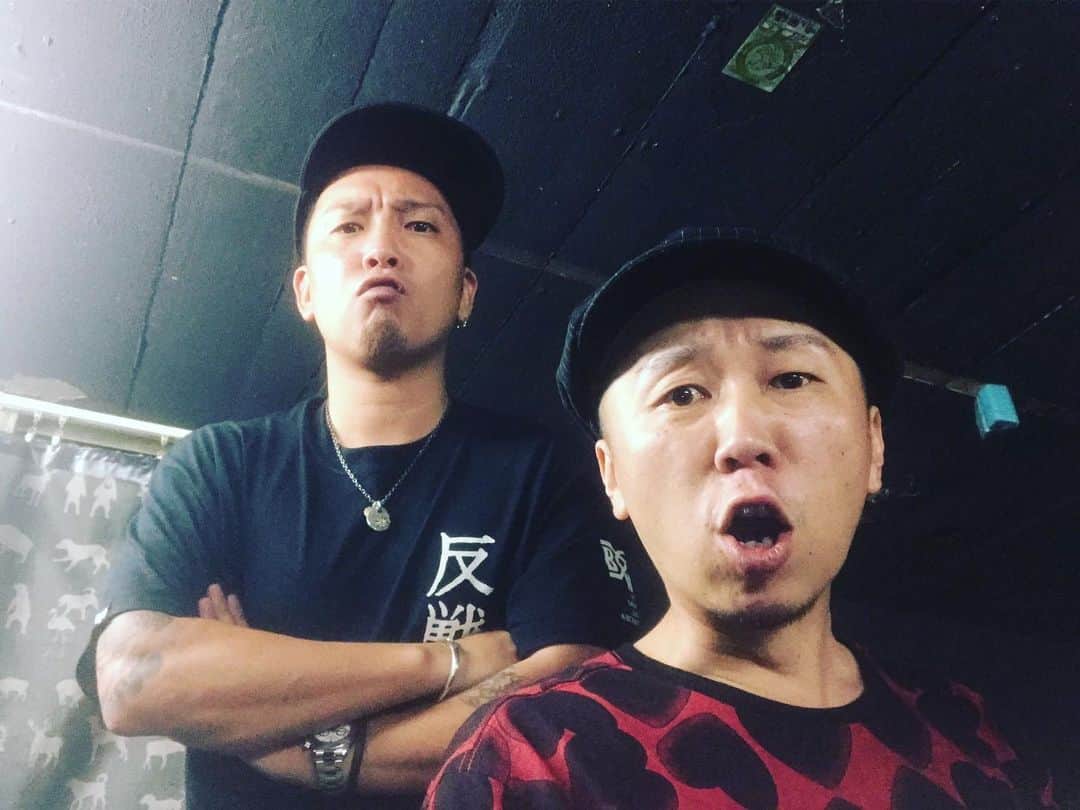 のインスタグラム：「昨日の神戸ライブは松原が起こした奇跡の夜でした。 観に来てくれたコザック前田くん、誘ってくれたSHIMA、HERO COMPLEXに感謝！ そして太陽と虎ありがとう🌞🐯 観に来てくれたみんなもありがとね！」