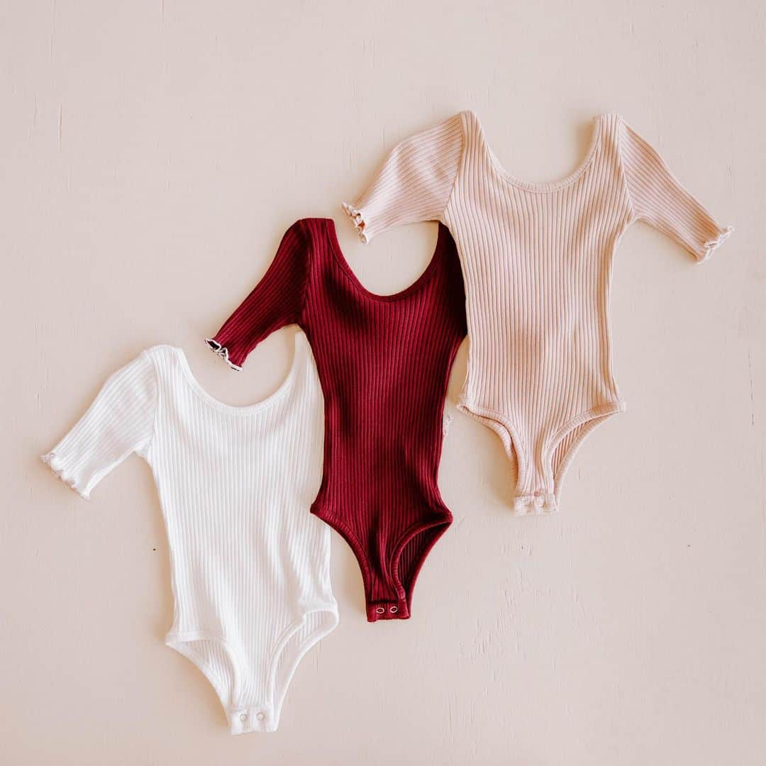 クリスティン・カヴァラーリさんのインスタグラム写真 - (クリスティン・カヴァラーリInstagram)「The sweetest ribbed bodysuits for your little one. Hard to pick a fave color...which one do you guys like? @littlejamesclothing」8月26日 1時38分 - kristincavallari