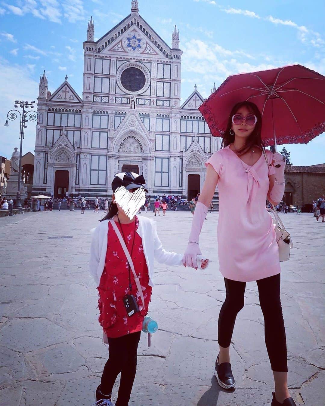 神田うのさんのインスタグラム写真 - (神田うのInstagram)「クレモナからフィレンツェへ。 やっぱりフィレンツェは美しくて大好きな街です。 久々にこの地に戻って来れた事、嬉しかったです。 今度はまた母と娘とゆっくりと来たいなと思いました。 またそう出来るようにお仕事頑張らないとですー（笑） #美しい街#フィレンツェ#イタリア#サンタマリアデルフィオーレ大聖堂#ウフィツィ美術館#神田うの#unokanda」8月26日 1時39分 - unokandaofficial