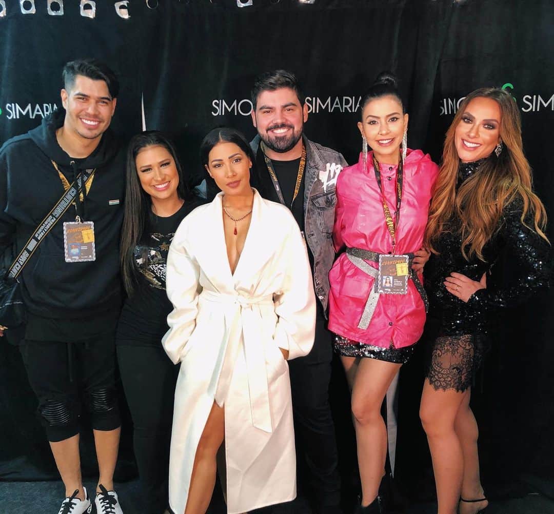 Gabriela Salesのインスタグラム：「Antes da movediça com os @ que eu gosto kkkk」