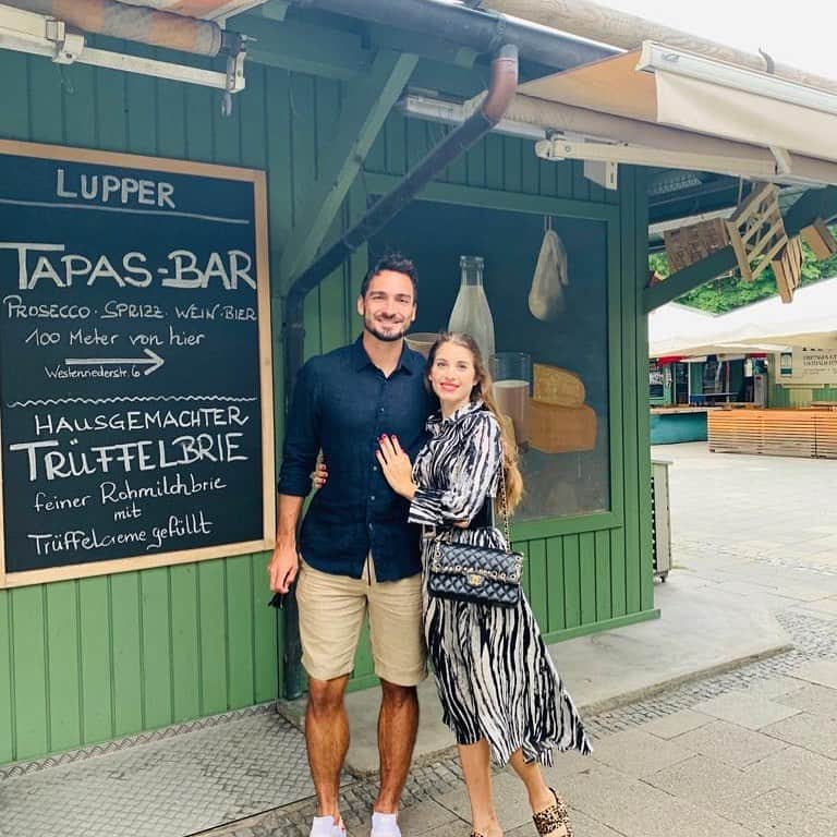 のインスタグラム：「Klingt zwar auch lecker, aber es geht nicht an die Tapas-Bar. Endlich mal wieder ein Abendessen zu zweit heute @catherinyyy」