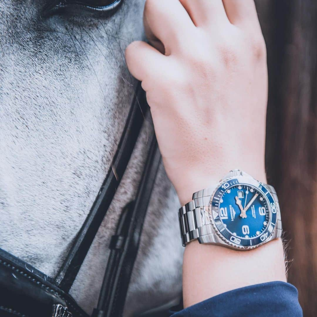 ロンジンさんのインスタグラム写真 - (ロンジンInstagram)「A sunlit day in the Netherlands with the #LonginesHydroConquest.  #Longines was delighted to be accompanied by Friends of the Brand and elegant Dressage riders, Anne and Lotte Meulendijks for the Longines FEI European Championships 2019. #EleganceisanAttitude」8月26日 1時44分 - longines