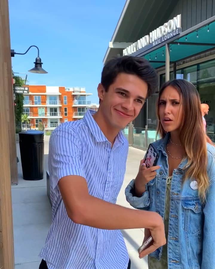 Brent Riveraのインスタグラム：「I lost my phone.. or did I?😏😍 @maddylove23 tag a friend 😂」