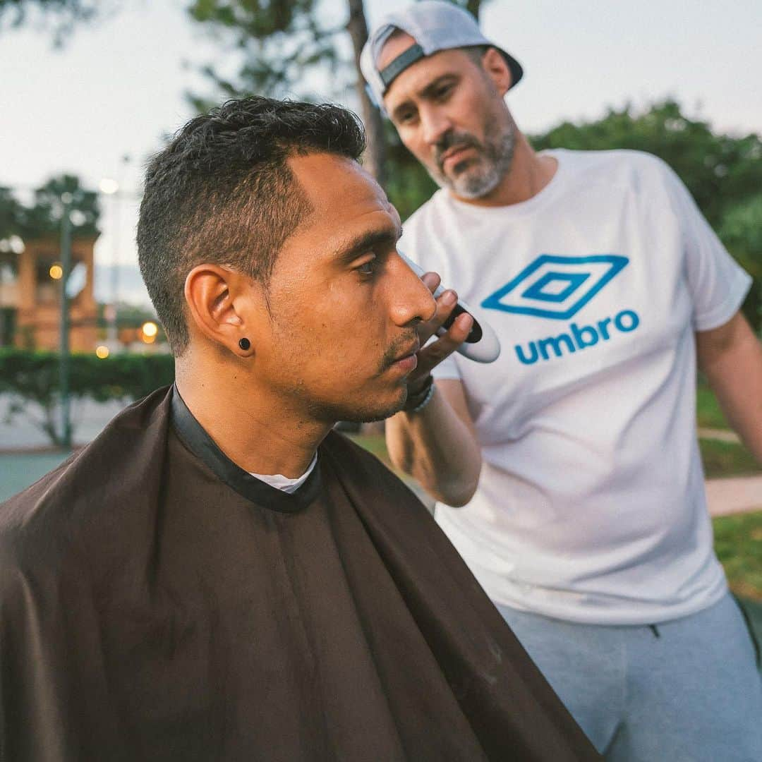 UMBROさんのインスタグラム写真 - (UMBROInstagram)「Futsal goes beyond the courts. @nyecuadorfc . . #umbro #umbrofutsal #futsal」8月26日 1時49分 - umbro