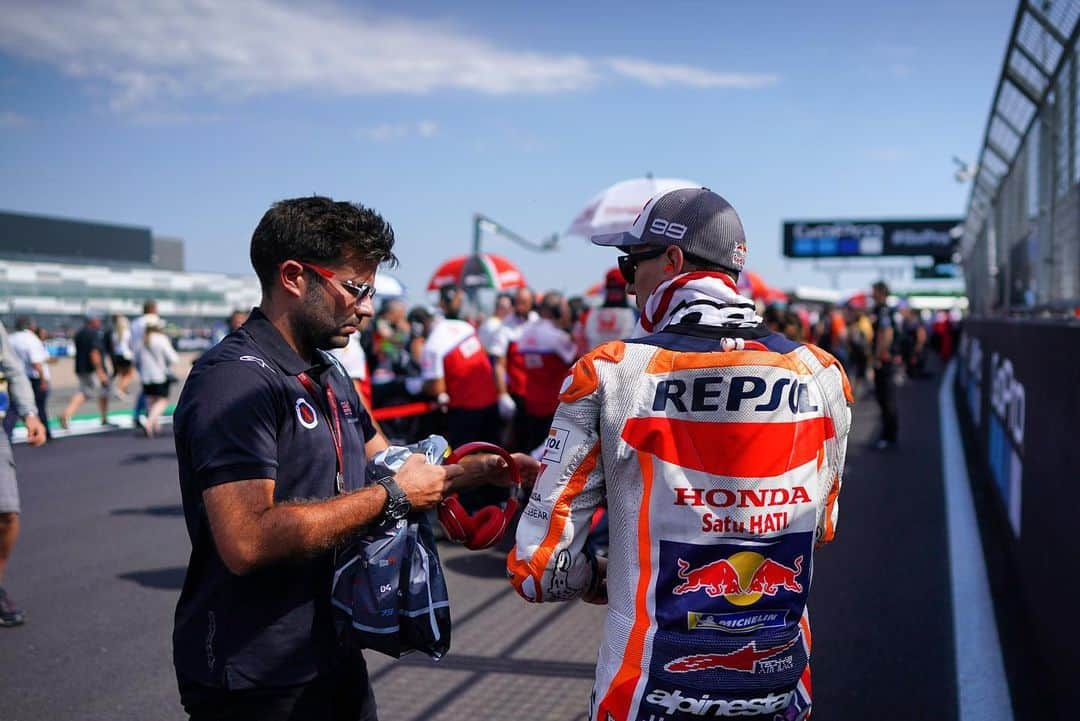 ホルヘ・ロレンソさんのインスタグラム写真 - (ホルヘ・ロレンソInstagram)「Bye Bye “Survival race”! Mission completed. 👋🙏 #BritishGP」8月26日 1時58分 - jorgelorenzo99