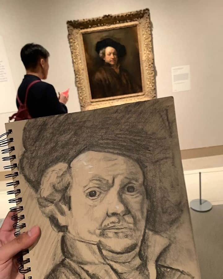 メトロポリタン美術館さんのインスタグラム写真 - (メトロポリタン美術館Instagram)「Hey there, Rembrandt! 👋 Have you visited "In Praise of Painting: Dutch Masterpieces at The Met" yet? That's where you'll spot the inspiration for today's lovely #MetSketch Sunday from @cjchavart, who captured Rembrandt's 1660 self-portrait. ✍️ Share your #MetSketch! ⁣ ⁣ 🎨 Rembrandt van Rijn (Dutch, 1606–1669). Self-Portrait, 1660. On view in Gallery 964. #MetDutchMasterpieces」8月26日 2時40分 - metmuseum