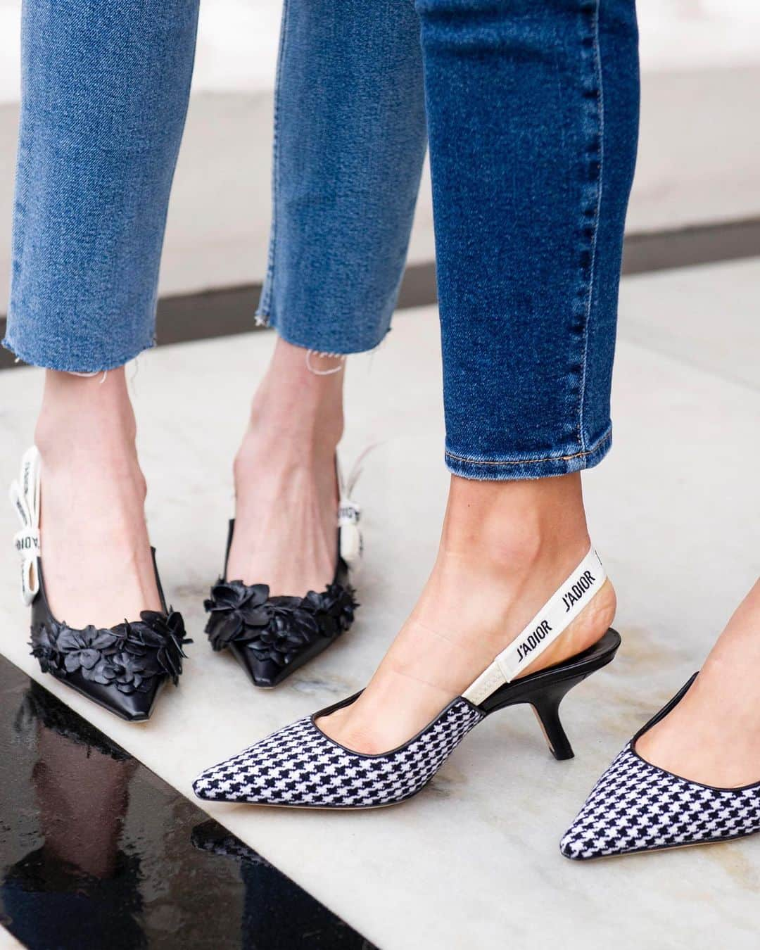 Harrodsさんのインスタグラム写真 - (HarrodsInstagram)「HOW TO WEAR HARRODS | Trust @dior‘s monochrome kitten heels to dress up classic denim. Our #HarrodsxDior pop-up closes next week – don’t miss out on the new collection, plus exclusive styles and personalisation to complete your one-of-a-kind shopping experience. Final day, Sunday 31st. #Harrods #HarrodsFashion  Photographer: @tomchapman8  Styling: @elizabethrey_」8月26日 2時33分 - harrods