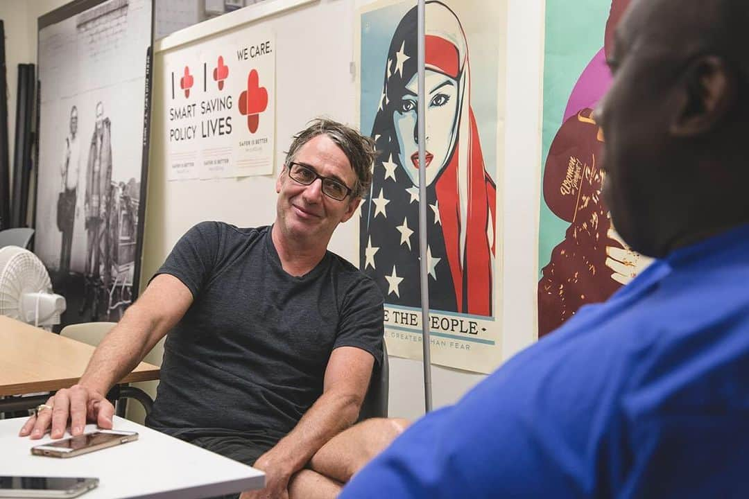 パール・ジャムさんのインスタグラム写真 - (パール・ジャムInstagram)「Talking with Seattle's @RealChangeNews in 2018 about Seattle's homelessness issue. #PJActivism 📸: Matthew S. Browning」8月26日 2時45分 - pearljam