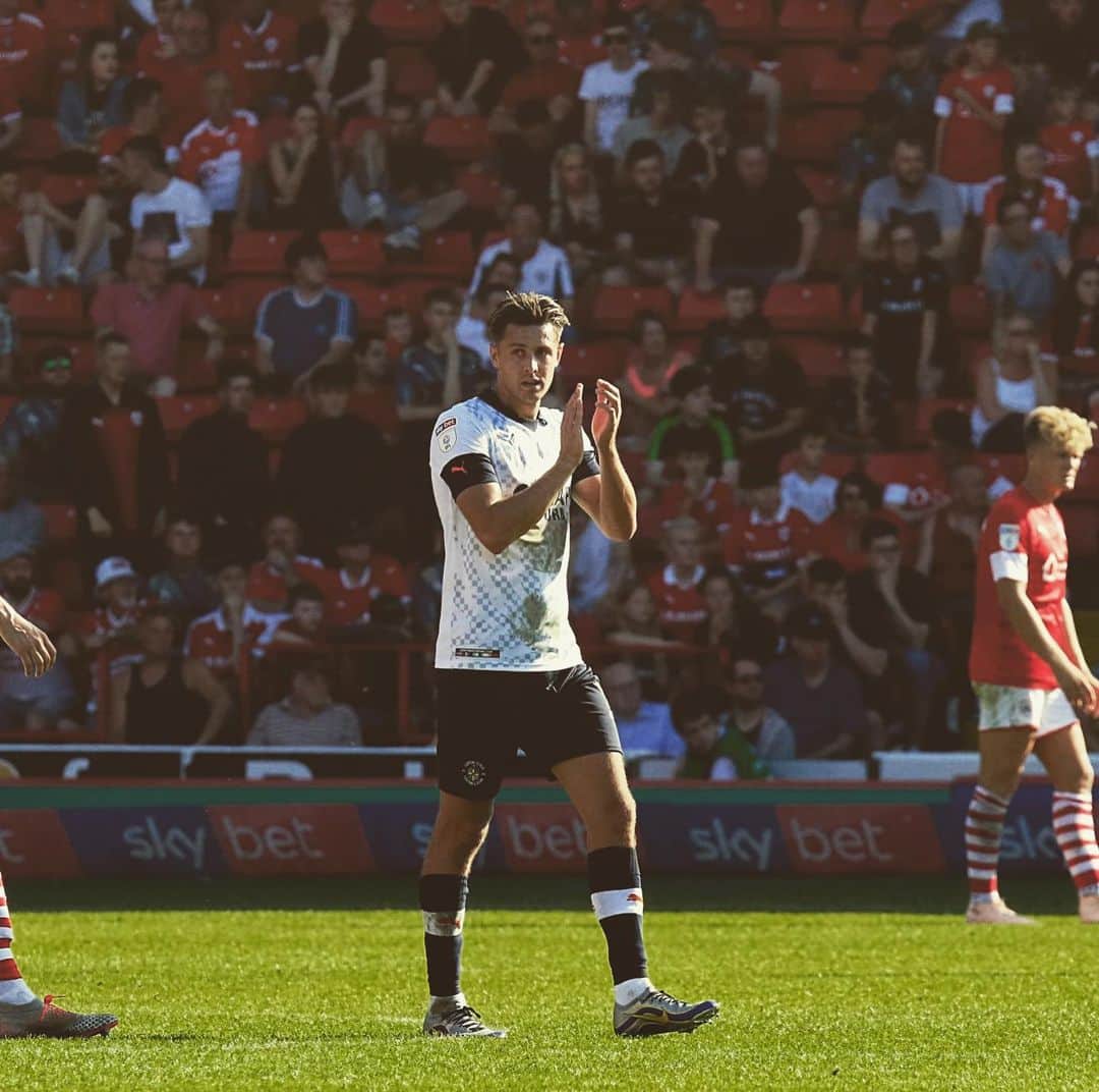 ハリー・コーニックのインスタグラム：「Big 3 points, buzzing to score another 🥳」