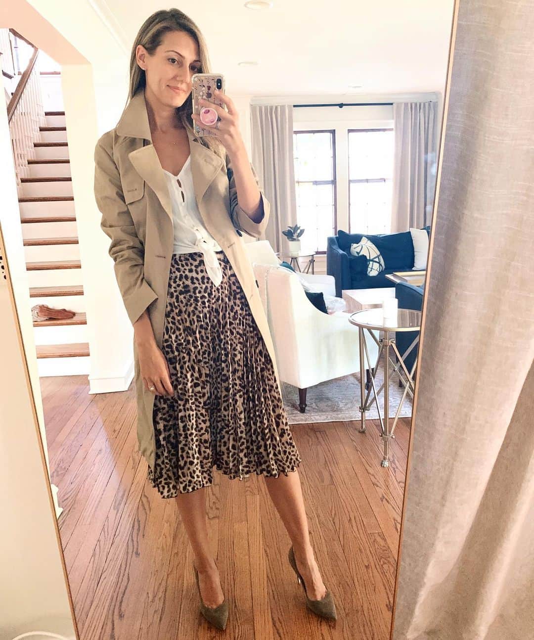 Anna Jane Wisniewskiさんのインスタグラム写真 - (Anna Jane WisniewskiInstagram)「Currently on the blog and IG stories: #shopyourclosetseries the leopard skirt. Which look is your favorite?  Talk about a piece that will take you from the heat of summer through the end of the year—this is it! Yes, this @hm skirt is from last fall but there are so many great options out there - shop them here 👉🏻 l  http://liketk.it/2EoMn #liketkit @liketoknow.it #LTKunder50 #hmxme #leopardskirt  PS this moto jacket is @shoponethird and will be dropping soon - I’ll provide updates here and over on the @shoponethird IG page!」8月26日 3時12分 - seeannajane