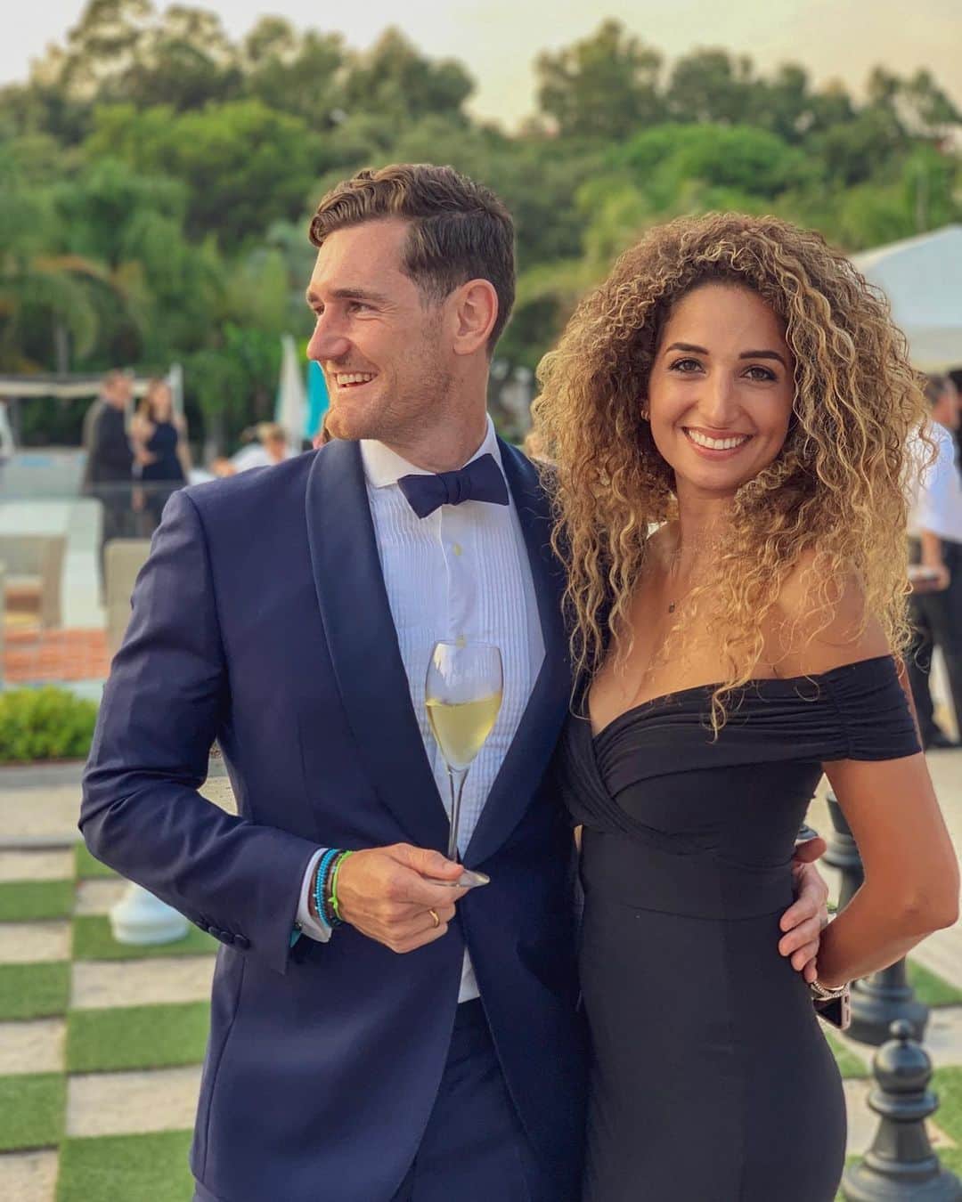 キャメロン・ファンデルバーグのインスタグラム：「🥂」