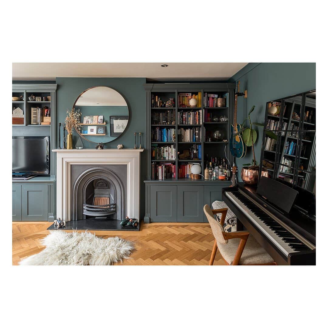 The Modern Houseさんのインスタグラム写真 - (The Modern HouseInstagram)「City Sanctuary: a beautifully-decorated apartment in Highgate. Link in our bio to see the sales particulars.」8月26日 3時38分 - themodernhouse