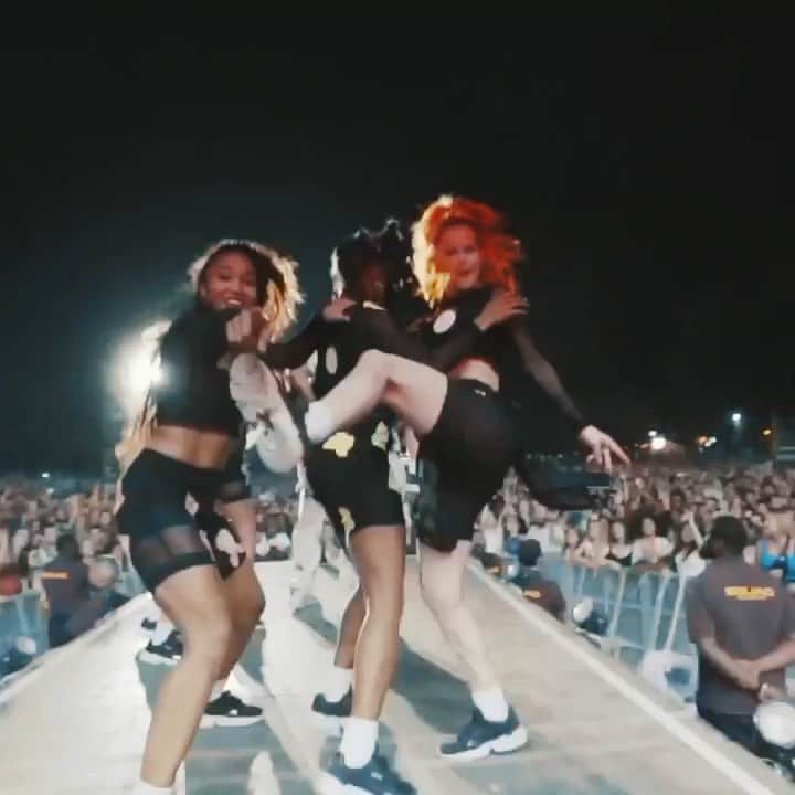 メジャー・レーザーのインスタグラム：「gyals run the world」