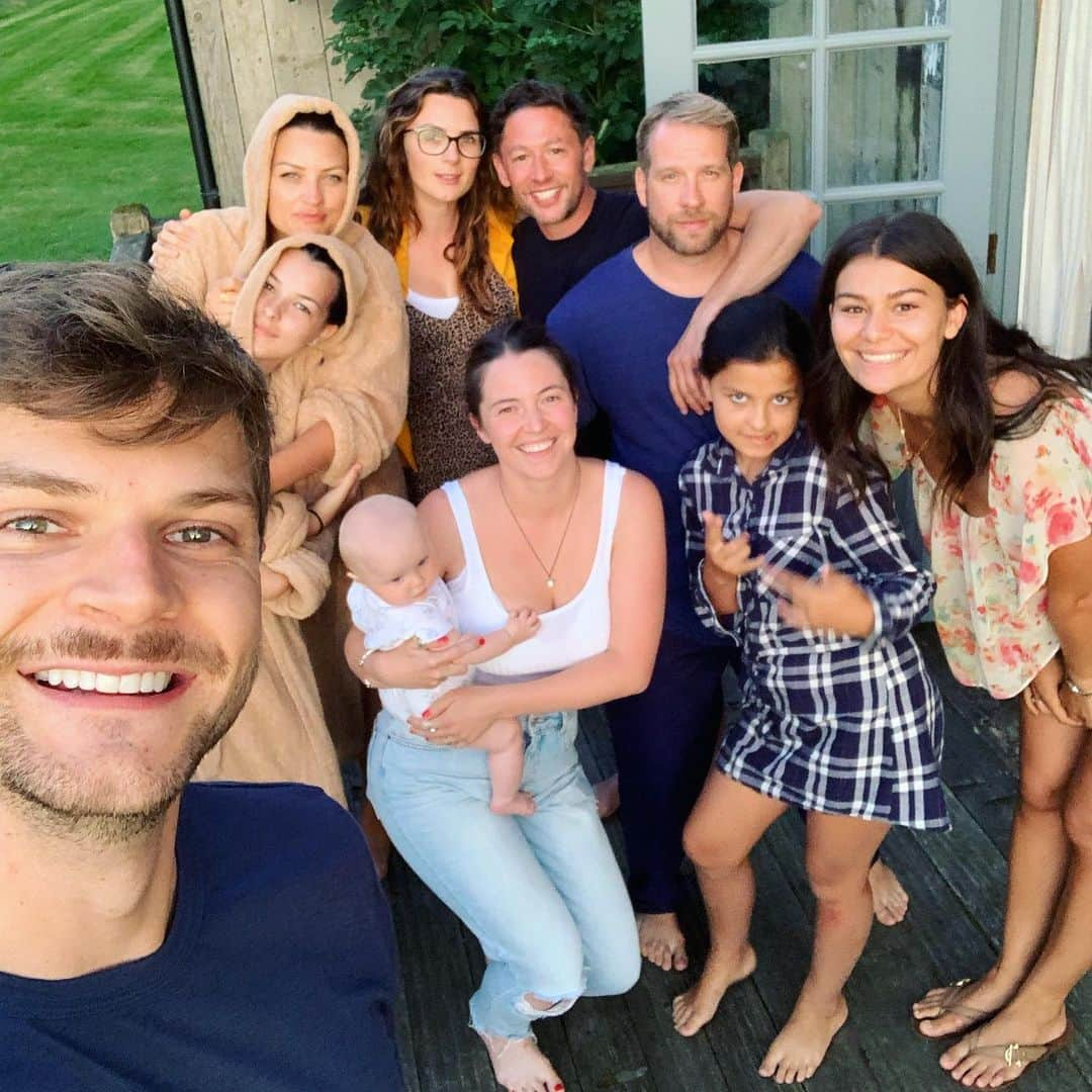 ジム・チャップマンさんのインスタグラム写真 - (ジム・チャップマンInstagram)「Having a very lovely bank holiday weekend with all my favourite people (with the exclusion of @mummy_judy, @johnphillipchapman, one niece and one nephew).」8月26日 4時14分 - jimchapman