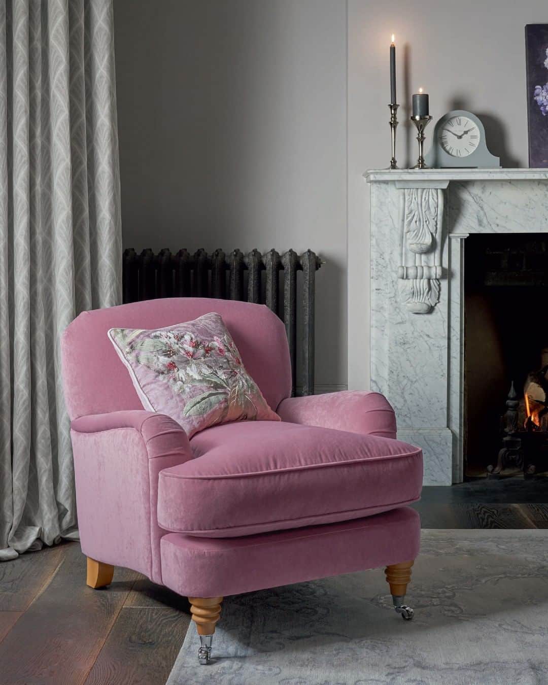 ローラアシュレイのインスタグラム：「Make a statement with eye-catching furniture ✨ Enjoy 40% off* everything in our Bank Holiday Event, but hurry, offer ends tomorrow!」