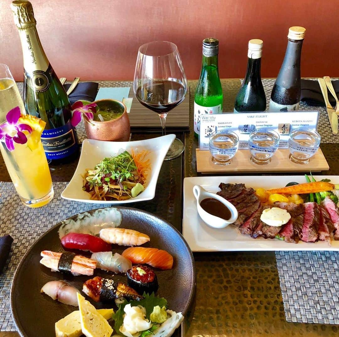 Trump Waikikiさんのインスタグラム写真 - (Trump WaikikiInstagram)「Sample the different offerings of specials during Late Night Happy Hour nightly from 9 - 10:30 pm. 50% off selected sushi, drinks and menu items at Wai‘olu Ocean Cuisine.  Complimentary 4-hour valet parking available.  #trumpwaikiki #happyhourwaikiki #happyhour  ワイオル・オーシャン・キュイジーヌのレイトナイト・ハッピーアワーにぜひ一度お越しください。毎晩午後9時～10時30分までは、寿司メニューの一部が50％オフのほか、おトクなフード＆ドリンクもご用意しています。パーキングは4時間までバリデートいたします。  #ワイオルオーシャンキュジーヌ #トランプワイキキ #ハッピーアワー #レイトナイトハッピーアワー #ハワイで寿司」8月26日 4時57分 - trumpwaikiki