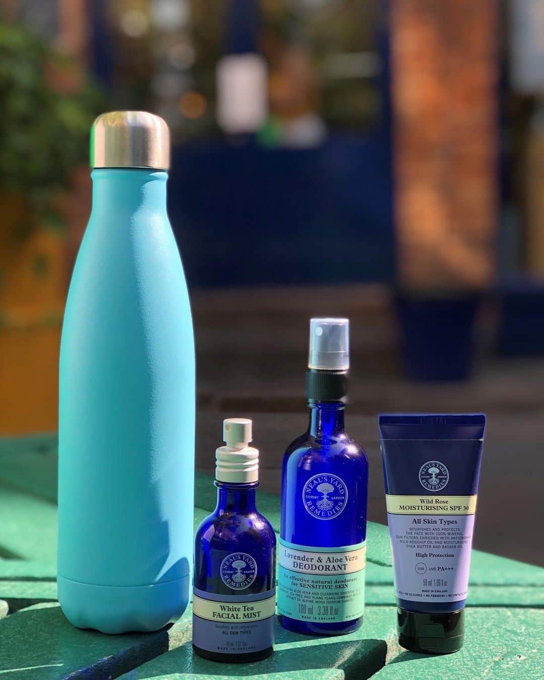 Neal's Yard Remediesさんのインスタグラム写真 - (Neal's Yard RemediesInstagram)「Whether the warm weather is here to stay or a fleeting visit, make sure you're prepared by keeping your heatwave heroes close to hand, and your water bottles full!  Remember you can refill your water bottle for free at our in-store #NYRefill stations. Check out the store finder on our website and look for the💧to find participating stores.」8月26日 5時08分 - nealsyardremedies