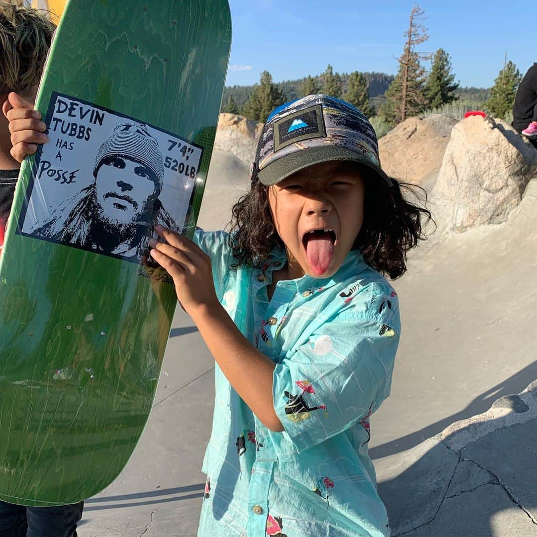 上田ユキエさんのインスタグラム写真 - (上田ユキエInstagram)「Tora got 4th place @wave_rave skate contest 🐯🔥 He is really stoked to get the @tubbsie167 board ❤️ #skateboard #skateboarding #8yearsold #street #bowl #スケートボード #キッズスケーター #8歳」8月26日 5時07分 - yukie_ueda