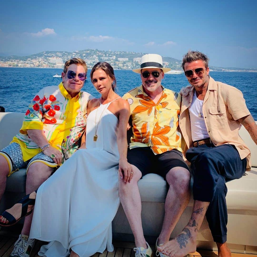 エルトン・ジョンさんのインスタグラム写真 - (エルトン・ジョンInstagram)「Summer bliss  @davidbeckham @victoriabeckham @davidfurnish」8月26日 5時13分 - eltonjohn