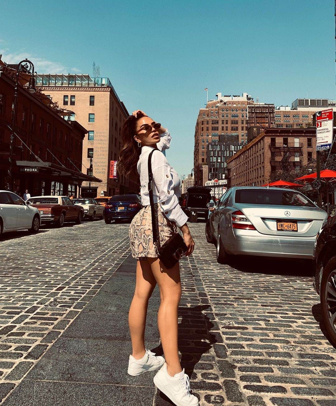 iluvsarahiiさんのインスタグラム写真 - (iluvsarahiiInstagram)「Comes to new york and instantly acts like a lifestyle blogger 😝 ❤️」8月26日 5時44分 - iluvsarahii
