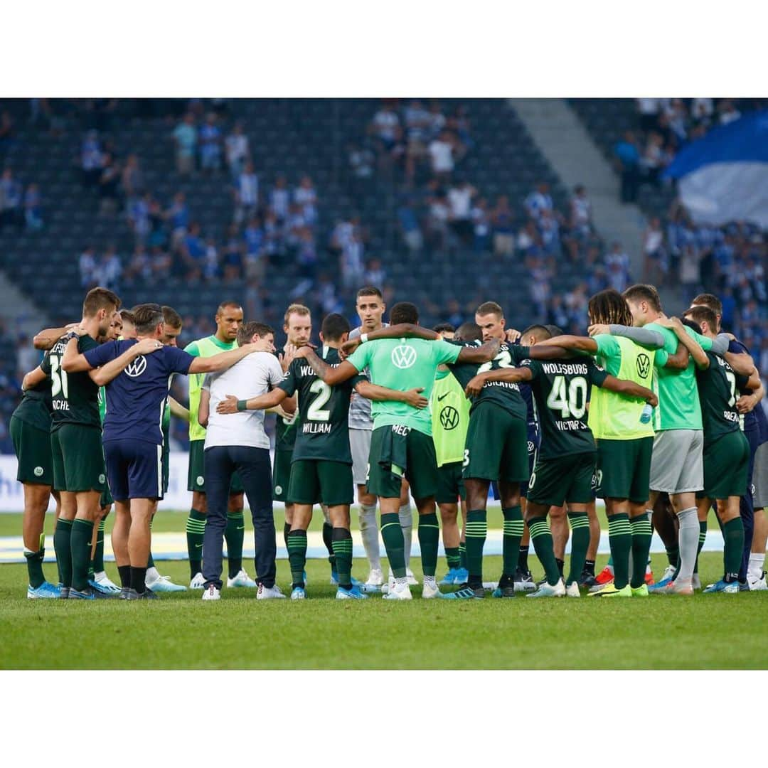 ロビン・クノッヘさんのインスタグラム写真 - (ロビン・クノッヘInstagram)「Auswärtssieg!⚽+3⃣ #VfLWolfsburg #EinTeam #RK31」8月26日 5時44分 - robinknoche31