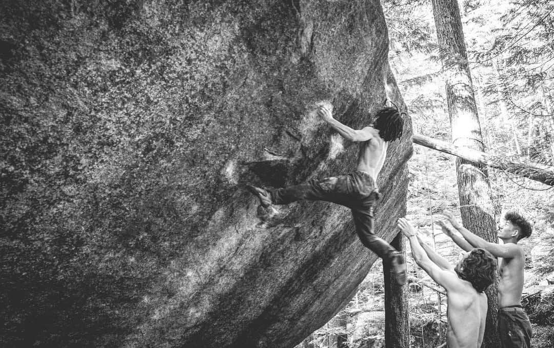 一宮大介のインスタグラム：「I make shelter v13 that i didn’t make anything 6 years ago.Sooo good problem!! Photo by @mikerosay @evolv_japan @mountainhardwear.jp @frictionlabs @organicclimbing @cannapresso_jp @up.athlete @latticetraining」