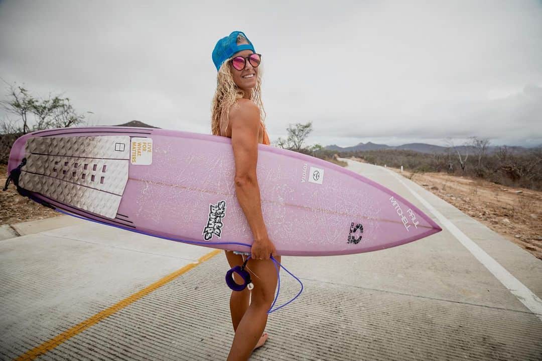 リンゼイ・ジャコベリスさんのインスタグラム写真 - (リンゼイ・ジャコベリスInstagram)「Loving my new board 🏄‍♀️ thanks @quiverboards 🌵 #Cabo #surf #Baja #liveforwhatmatters 📷 @fulks」8月26日 6時00分 - lindseyjacobellis