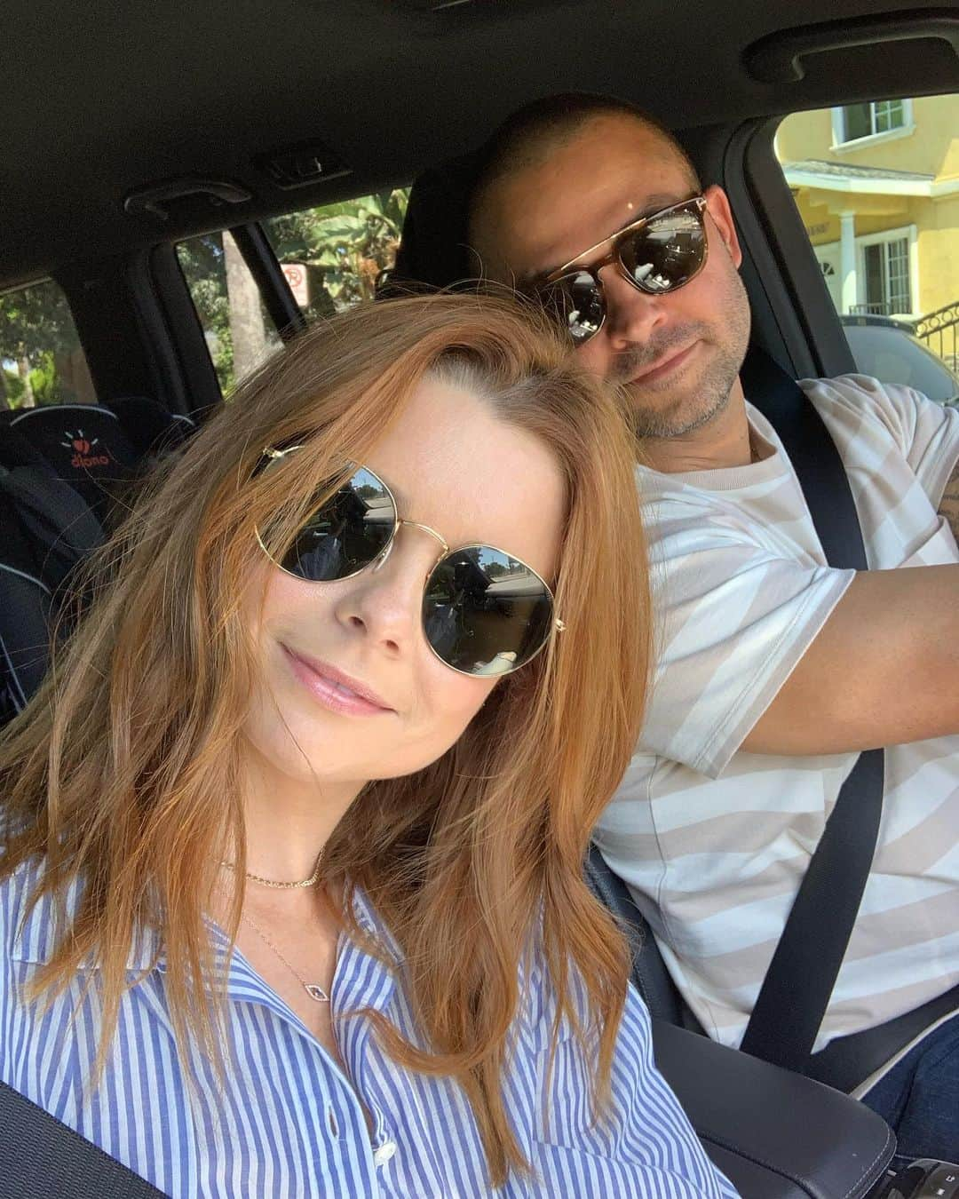 ジョアンナ・ガルシアさんのインスタグラム写真 - (ジョアンナ・ガルシアInstagram)「Impromptu selfie when you get busted trying to take sneaky videos of your daughter giggling with her boo in the back seat. Think she will always be cool with us double dating with her??? Also, this is the first baseball game I have ever driven to WITH my husband.  Let’s go @yankees !!!」8月26日 6時09分 - jogarciaswisher