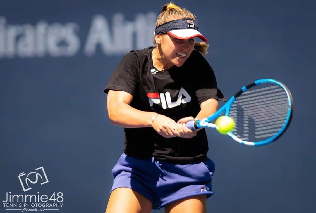 ソフィア・ケニンのインスタグラム：「All set for the last slam of the year! #PureDrive @babolat」
