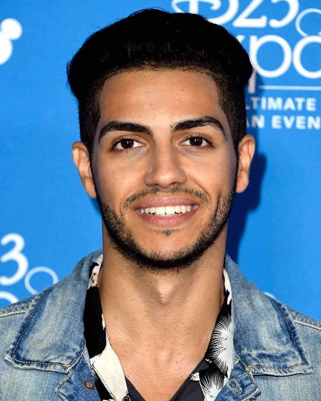 メナ・マスードのインスタグラム：「Had such a fun time celebrating the history of #Aladdin with all the fans at #D23 yesterday!」
