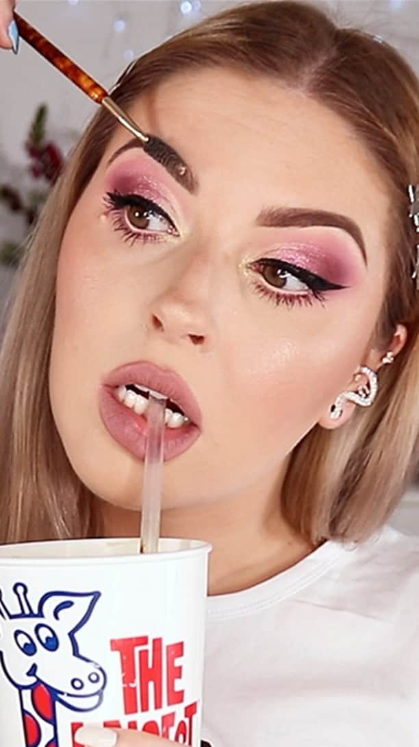 Shannonのインスタグラム：「Here are some of my favourite products to fill in my brows! You can tell I love these bc they look v well loved and used 🤣 Sometimes I keep my brows incredibly minimal (especially lately since having regular @benefitnz wax and tints) but I thought a full glam brow routine was long overdue! When my skin is dry like today, I love the Browvo! Conditioning Primer because it hydrates my skin and conditions my brow hairs. I also find it helps to keep the brows and products in place for longer! 😍 Next up I use my FAV pomade, KaBrow! in shade 3! I like to underline the front and tail, and do lots of short brush strokes through the front to keep them from looking too ‘blocky’. Next up is my essential Gimme Brow which has microfibres to thicken the appearance of my brow hairs and add more dimension and color (shade 3 too!). Finally, I like to conceal and highlight under my brows - today I used the High Brow Glow on a thin brush to sharpen my brows, and applied it to my waterline to brighten as well! Have you ever tried @benefitnz brow products?! Which product is your fav? #collab 💕 music credit [@monstercat] grant - where will we go」