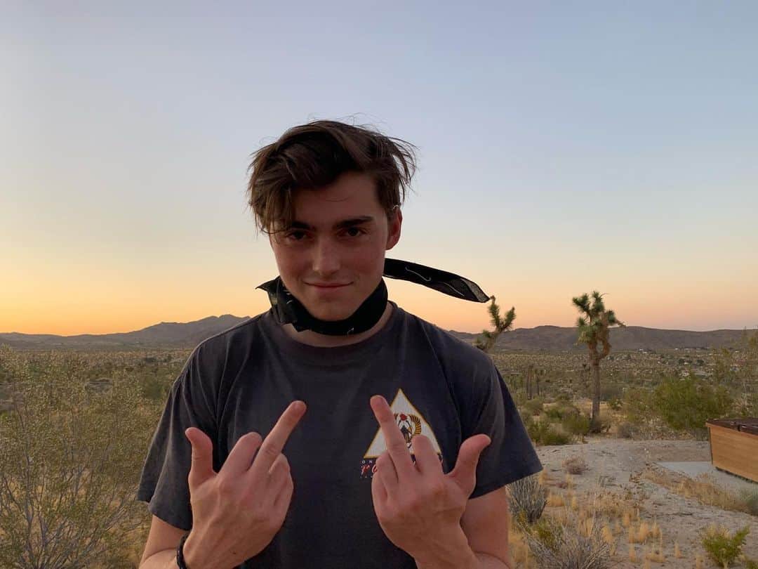 ペイトン・リストのインスタグラム：「how cute is this whole bts crew who made Don’t Cry happen? they make me so happy 7/2/19」