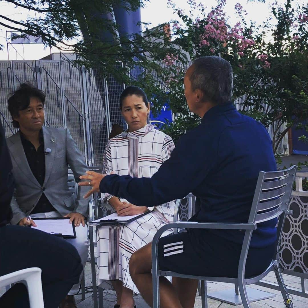 伊達公子さんのインスタグラム写真 - (伊達公子Instagram)「US OPEN 2019大会1日前 大会が明日から始まる忙しい中、 アメリカ在住で活躍されているストレングス&コンディショニングトレーナーをさているIMGの中村さんとUSTA大地さんにお話を伺いました。 この内容は後日WOWOWで！ #伊達公子  #kimikodate  #テニス  #テニスプレイヤー  #テニスプレーヤー  #tennis  #tennisplayer  #instatennis  #instasports  #usopentennis  #usopentennis2019  #全米オープンテニス  #全米オープンテニス2019  #全米オープン  #usopen  #ニューヨーク  #ny  #nyc  #wowow  #wowowtennis  #大会1日前 #明日から開幕  #いよいよ  #今年最後のグランドスラム  #グランドスラム」8月26日 7時02分 - kimiko.date